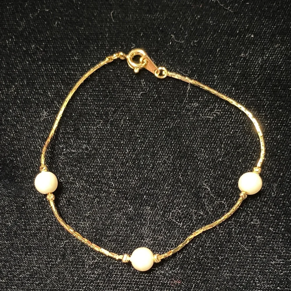 Vintage 7” Gold and Cream pearl Bracelet